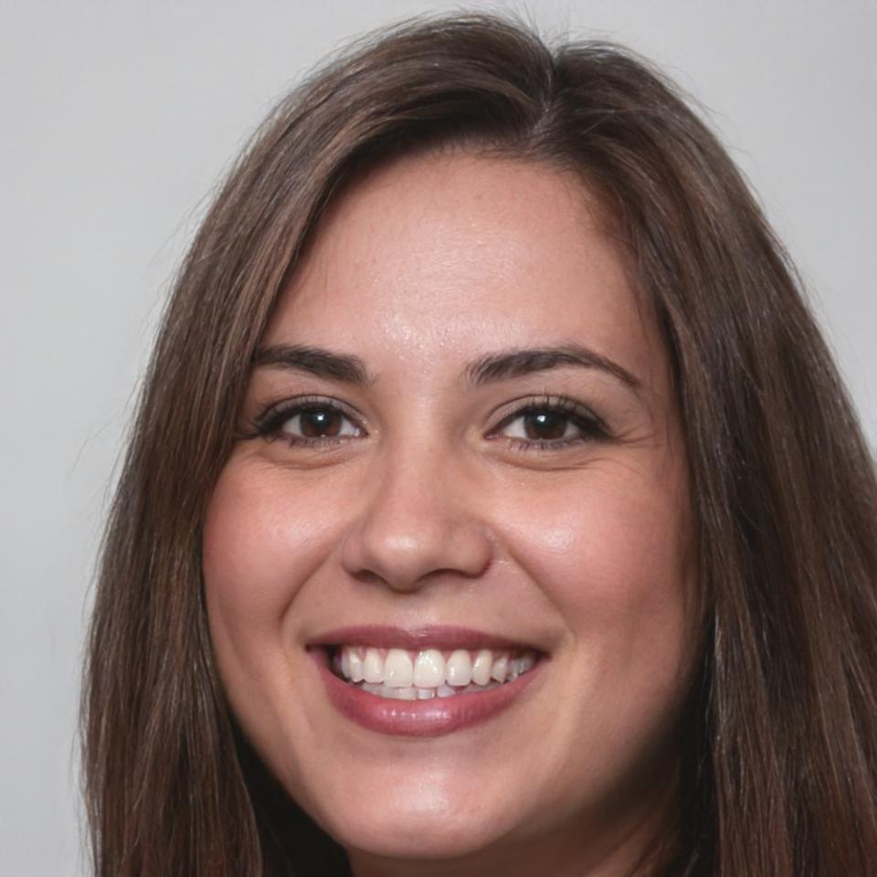 Portrait von Dozentin Sarah Klemmer